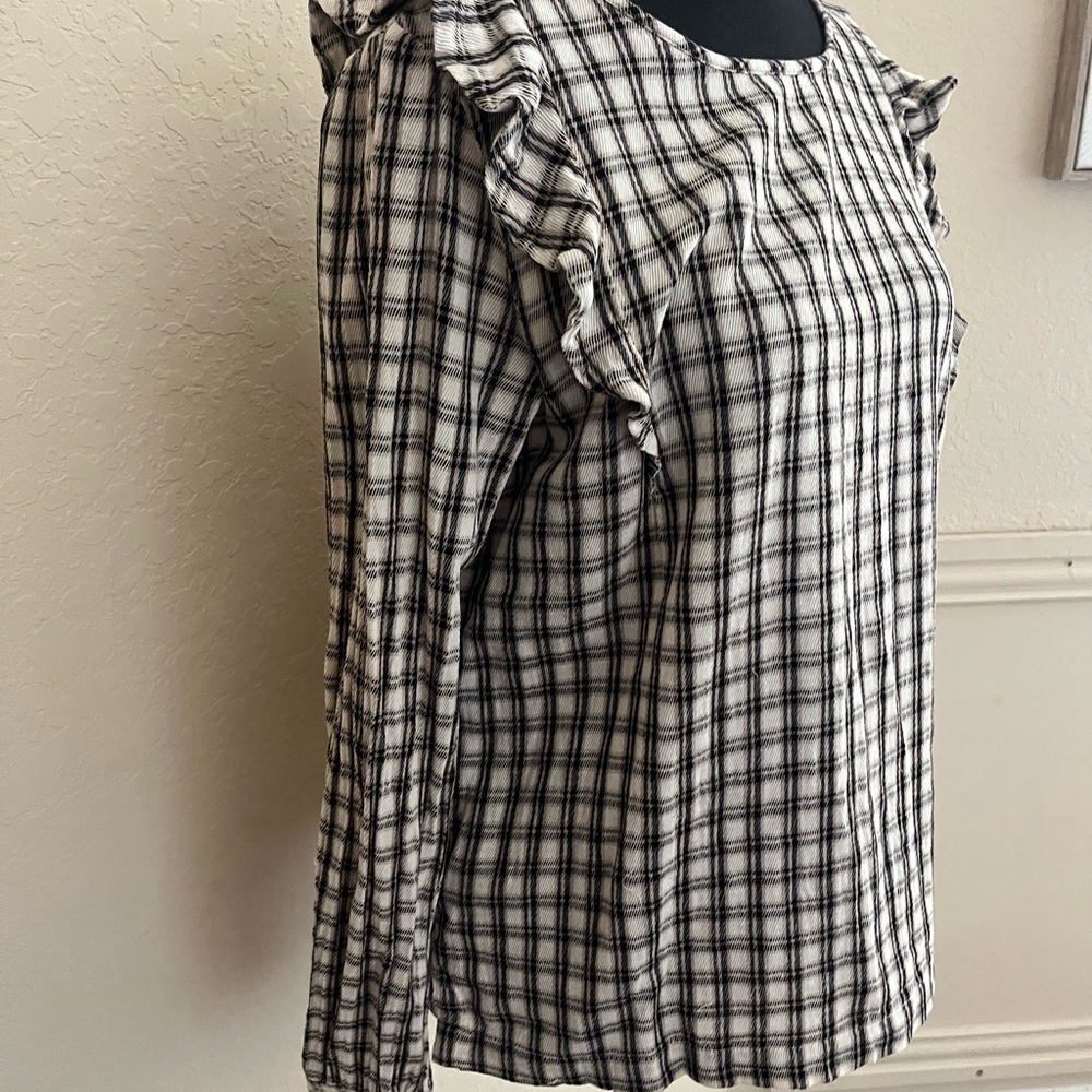 LOFT Black and White Ruffled Blouse - Picture 3 of 7